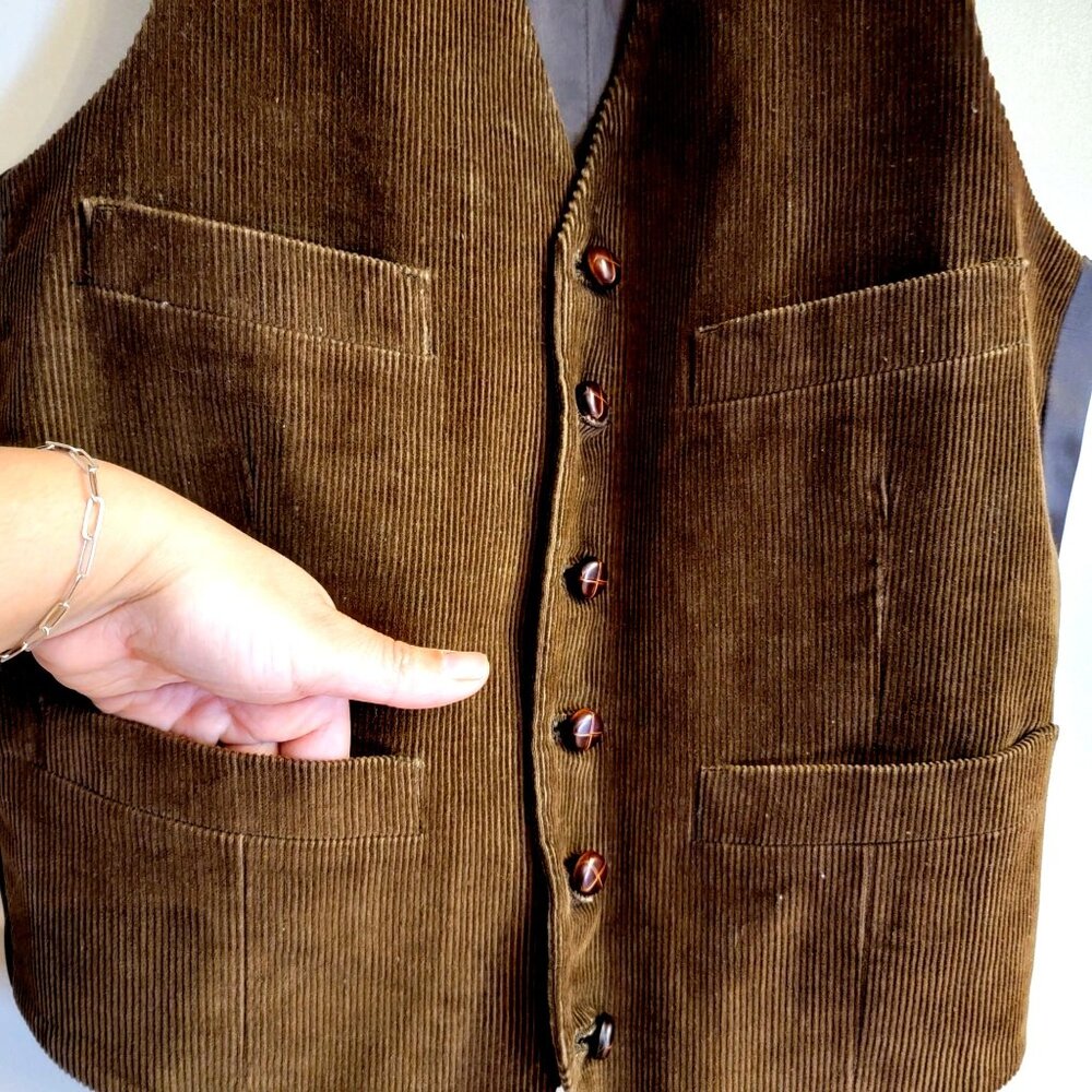 Vtg Unisex Brown Corduroy Vest With Pockets & Adjustable Back Strap - Picture 13 of 16